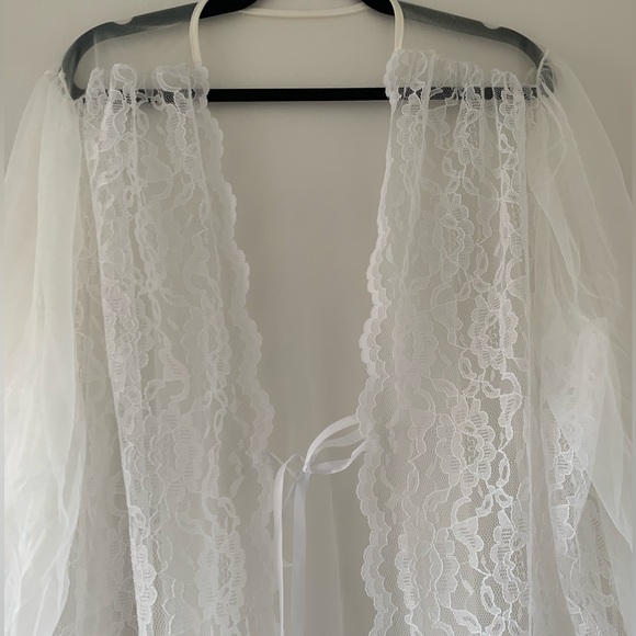 SOLD 🕊️Vintage Floral White Lace Sheer Robe
🥀BOHO BOHEMIAN - Picture 8 of 16